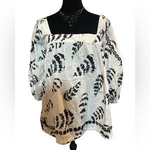 Unique Black & White Top with detailed cut outs Women’s Size Large